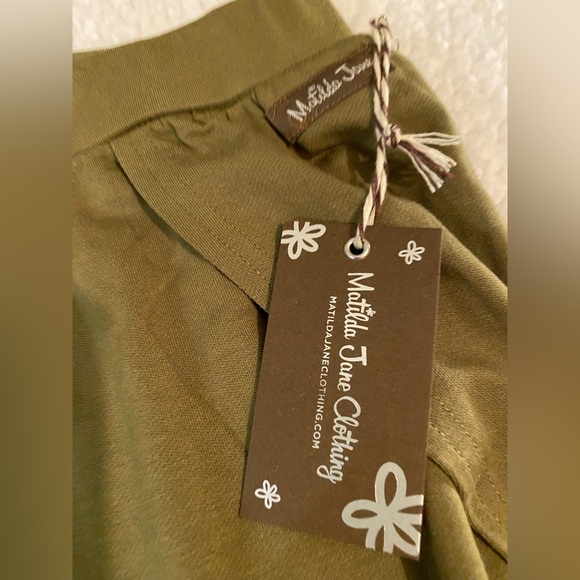 Matilda Jane olive colored size large capris. NWT - Picture 5 of 10